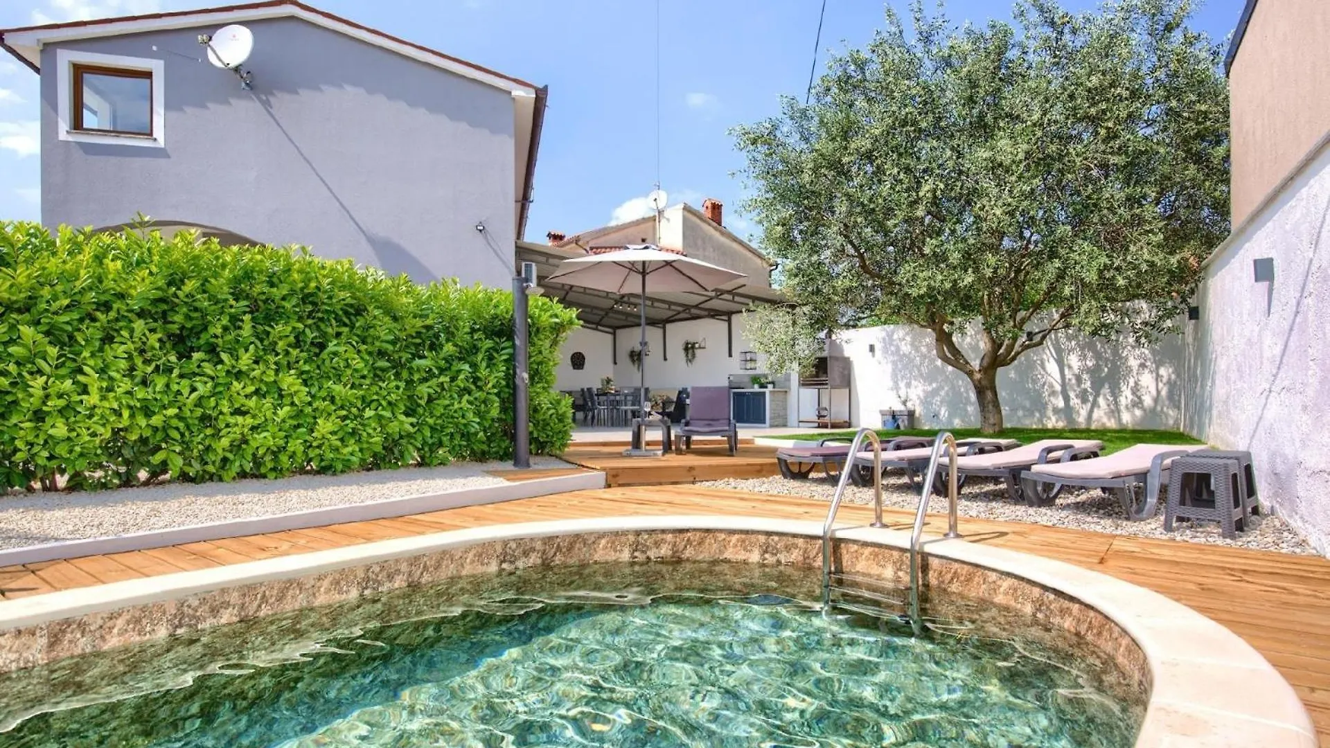 Ferienhaus Mit Privatpool Fuer 6 Personen Ca 140 Qm In Loborika, Istrien Suedkueste Von Istrien location