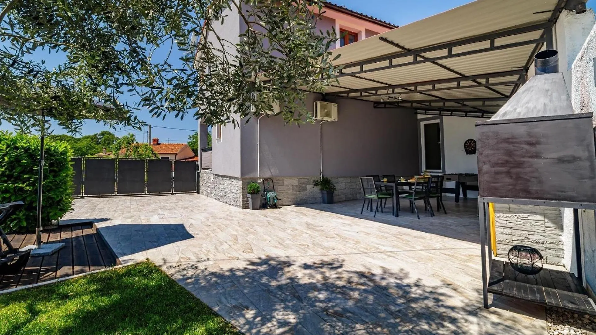 Ferienhaus Mit Privatpool Fuer 6 Personen Ca 140 Qm In Loborika, Istrien Suedkueste Von Istrien